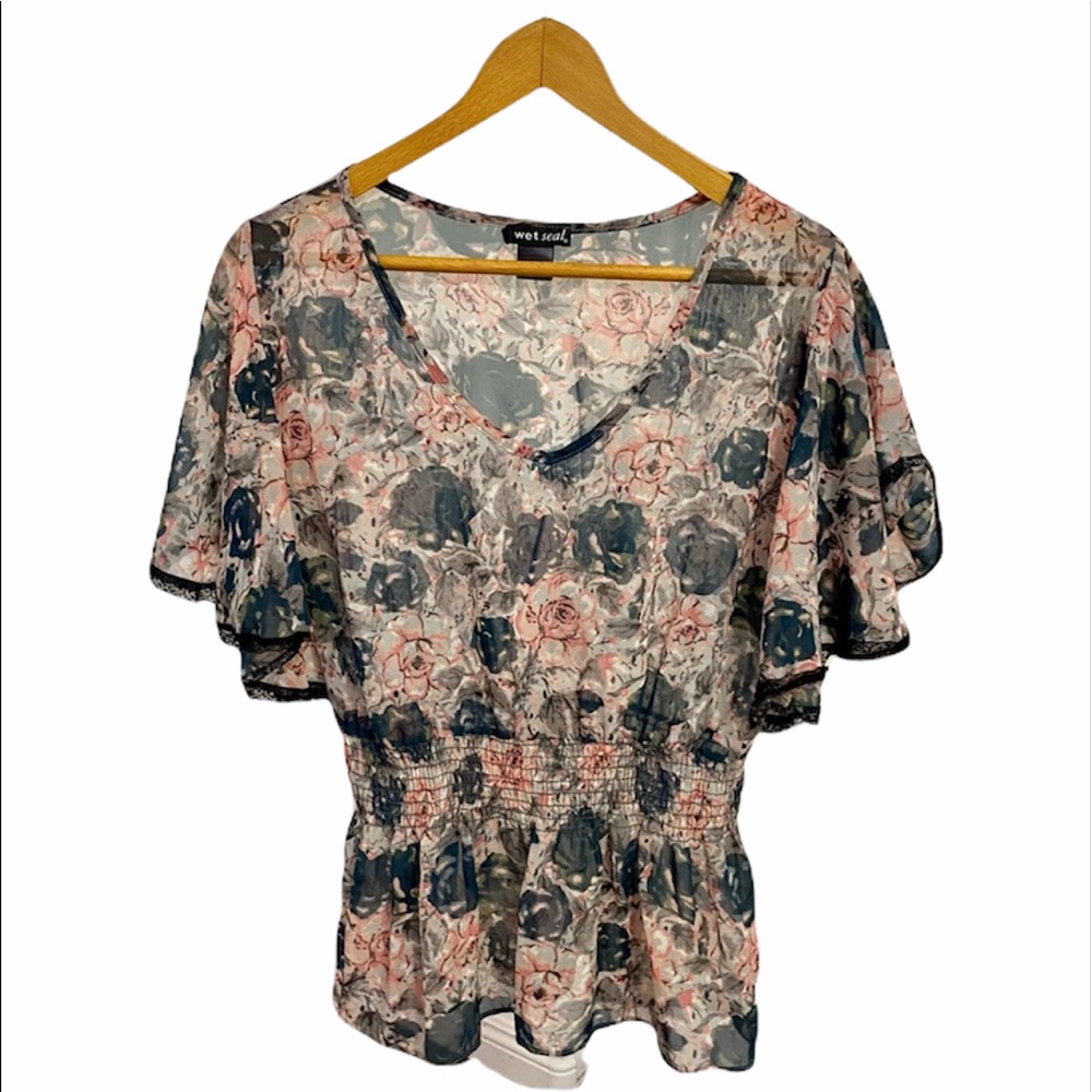 Floral V neck blouse w/ lace & butterfly sleeves
